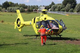 Wielrenner hard ten val in Amstelveen