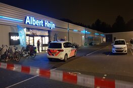 Gemaskerd duo met vuurwapen overvalt Albert Heijn in Amstelveen