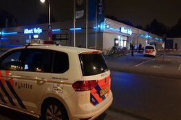 Gemaskerd duo met vuurwapen overvalt Albert Heijn in Amstelveen