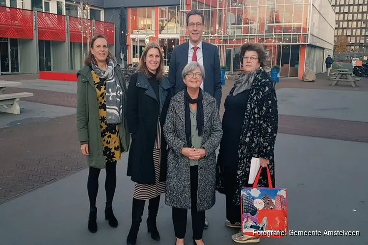 Burgemeester Tjapko Poppens bezoekt studentencampus Uilenstede