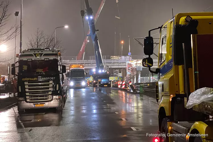 Wegdekken viaduct Ouderkerkerlaan liggen op hun plek