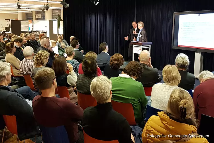 In gesprek met bewoners over verkeerssituatie Oude Dorp
