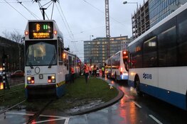 Veel hinder door ontspoorde tram bij station Amsterdam-Zuid