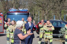 50 bosjes bloemen voor verzorgingshuis