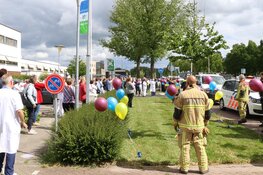 Hulpverleners applaudisseren voor personeel Ziekenhuis Amstelland