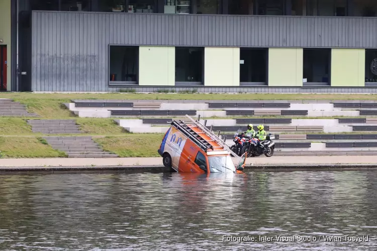 Handrem vergeten: glaszetter te water