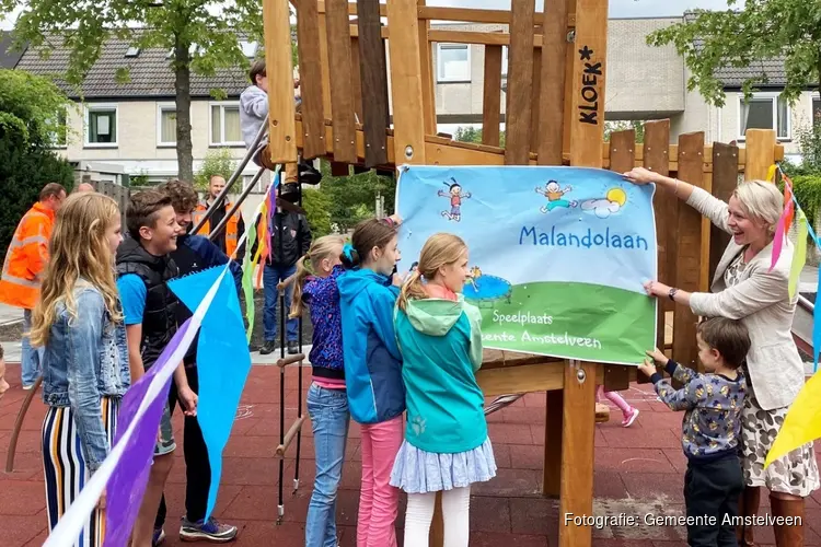 Twee speelplaatsen compleet gerenoveerd