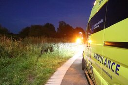 Auto op de kop in de sloot bij Ouderkerk aan de Amstel