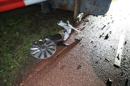 Taxichauffeur belandt met auto in water Amstelveen, slachtoffer naar ziekenhuis