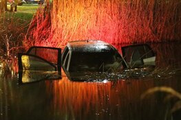 Auto belandt in sloot Uithoorn