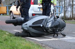 Motorrijder aangehouden na botsing met auto