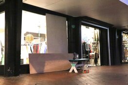 Winkeliers timmeren ramen dicht uit angst voor plunderingen