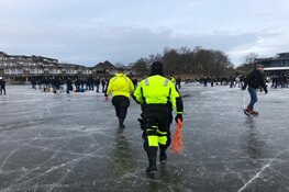Opnieuw veel jongeren bij elkaar op ijs van De Poel in Amstelveen