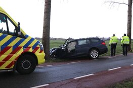Automobilist crasht tegen boom in Amstelveen