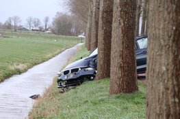 Automobilist crasht tegen boom in Amstelveen