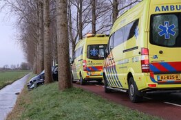 Automobilist crasht tegen boom in Amstelveen
