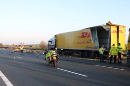 Ongeluk met vrachtwagens op A9 zorgt voor ravage