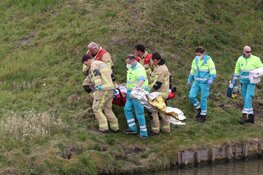 Auto te water in Amstelveen: traumaheli ter plekke