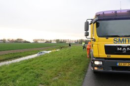 Auto te water op oprit A9