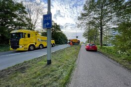 Lijnbus vastgeraakt in berm bij Uithoorn