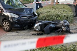 Bestuurder motorscooter frontaal in botsing met auto in Badhoevedorp