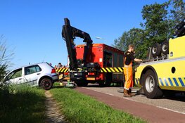 Auto raakt te water na uitwijkmanoeuvre in Amstelveen