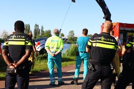 Auto raakt te water na uitwijkmanoeuvre in Amstelveen