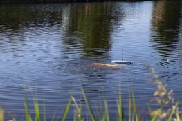 Auto raakt te water na uitwijkmanoeuvre in Amstelveen