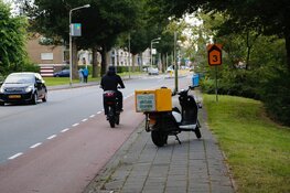 Maaltijdbezorger op scooter onderuit gegaan in Amstelveen, slachtoffer naar ziekenhuis gebracht