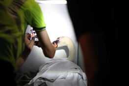 Dierenambulance ter plaatse voor gewonde zwaan in Amstelveen