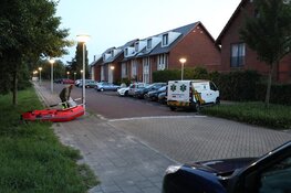 Dierenambulance ter plaatse voor gewonde zwaan in Amstelveen