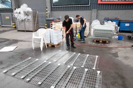 Schade bij bedrijven na nachtelijke brand Aalsmeer goed zichtbaar