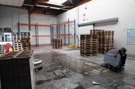 Schade bij bedrijven na nachtelijke brand Aalsmeer goed zichtbaar