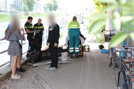Scooterrijder gewond onder viaduct Aalsmeer