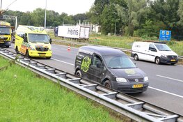 Grote &#39;barbecue aanhanger&#39; gekanteld op A9 bij Amstelveen