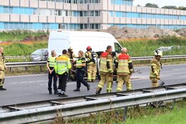 Grote &#39;barbecue aanhanger&#39; gekanteld op A9 bij Amstelveen