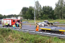 Grote &#39;barbecue aanhanger&#39; gekanteld op A9 bij Amstelveen