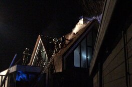 Brand bij woning met rieten kap in Amstelveen