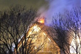 Brand bij woning met rieten kap in Amstelveen
