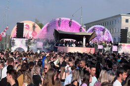 Bevrijdingfeest Amsterdams Verbond in Olympisch Stadion druk bezocht