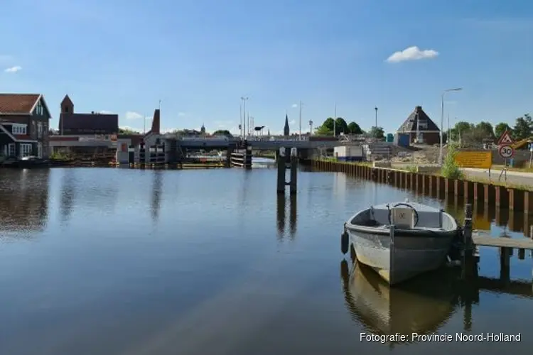 Hinder voor scheepvaart door werkzaamheden Brug Ouderkerk