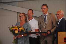 Parel aan de Poel in Bovenkerk krijgt vorm: Vernieuwde Noorddamcentrum officieel geopend door burgemeester Poppens