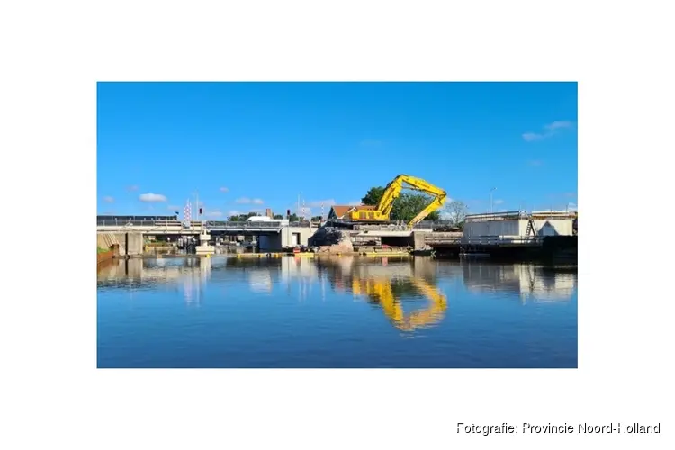 De oude Brug Ouderkerk verwijderd