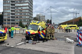 Ambulance crasht op de Keizer Karelweg in Amstelveen