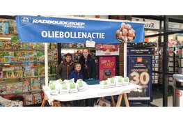 Scouting Radboudgroep verkoopt oliebollen en appelbeignets in Amstelveen