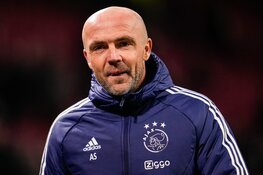 Ajax stelt Alfred Schreuder op non-actief