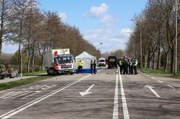 Ernstig ongeval in Ouderkerk aan de Amstel, motorrijder overleden