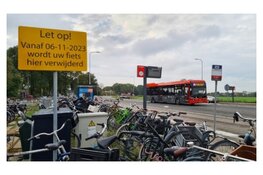 Deel nieuwe fietsenrekken bushalte Ouderkerk-Oost in gebruik