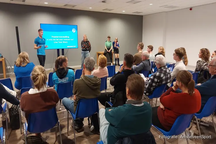 Kennis opdoen en ervaringen delen tijdens het Verenigingscafé