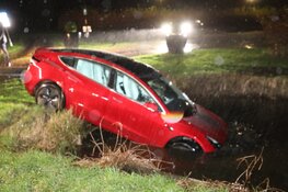 Tesla half te water in Amstelveen